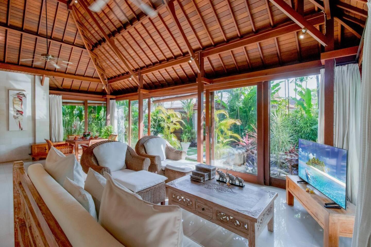 Вілла Heart Of Seminyak, 2Br, Sleeps 4, Walk To Bintang Екстер'єр фото