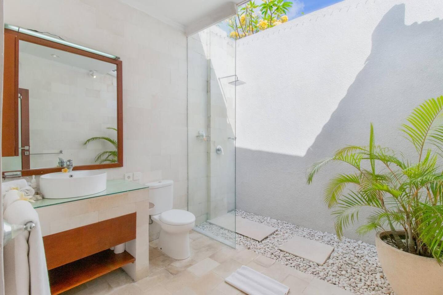 Вілла Heart Of Seminyak, 2Br, Sleeps 4, Walk To Bintang Екстер'єр фото